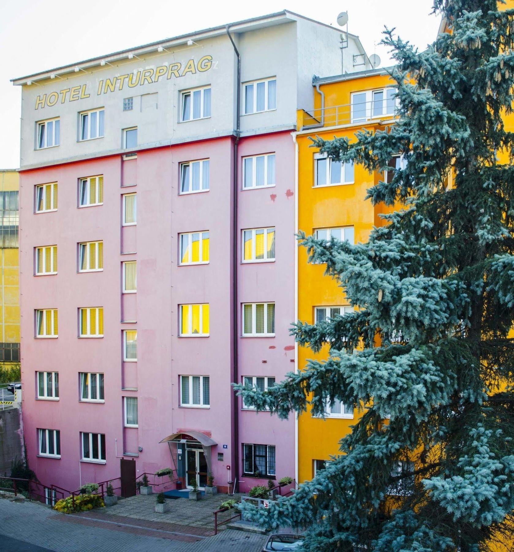 Hotel Inturprag Exterior photo