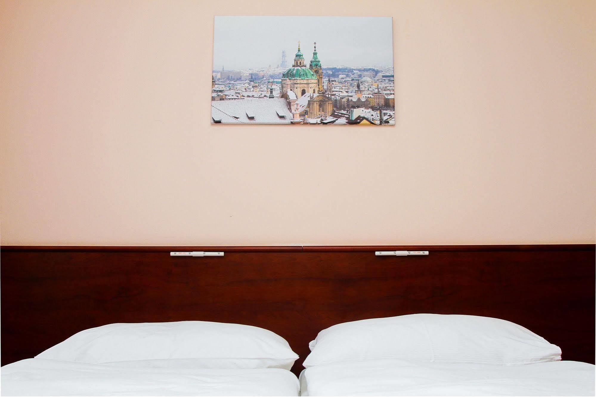 Hotel Inturprag Exterior photo